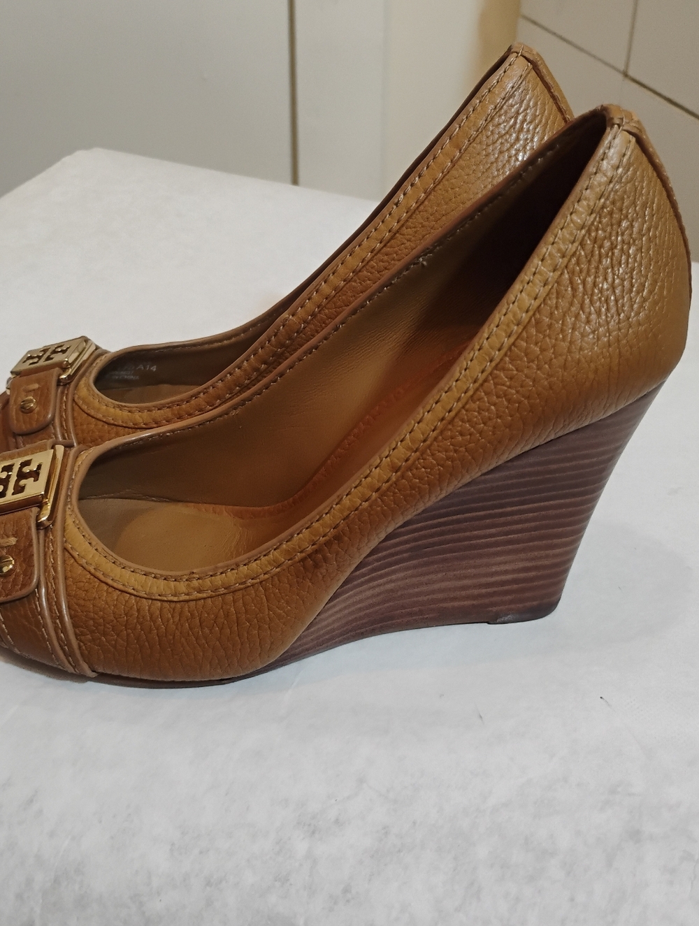 Tory Burch Carnell Peep Toe Wedge Size 6M - Picture 9 of 13
